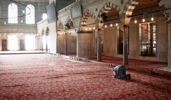 man-praying-in-mosque
